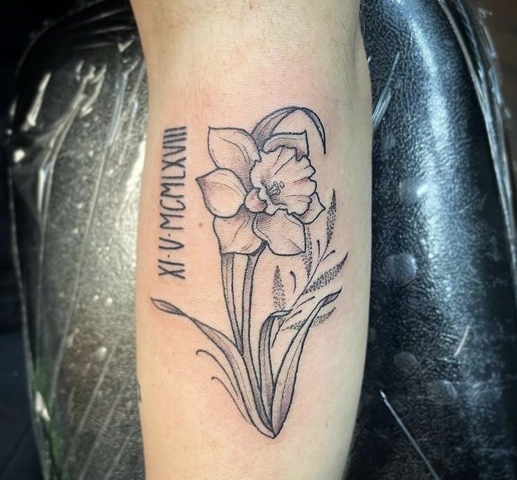 31 Narcissus Flower Tattoo Ideas: Delicate Designs Full of Meaning and Color
