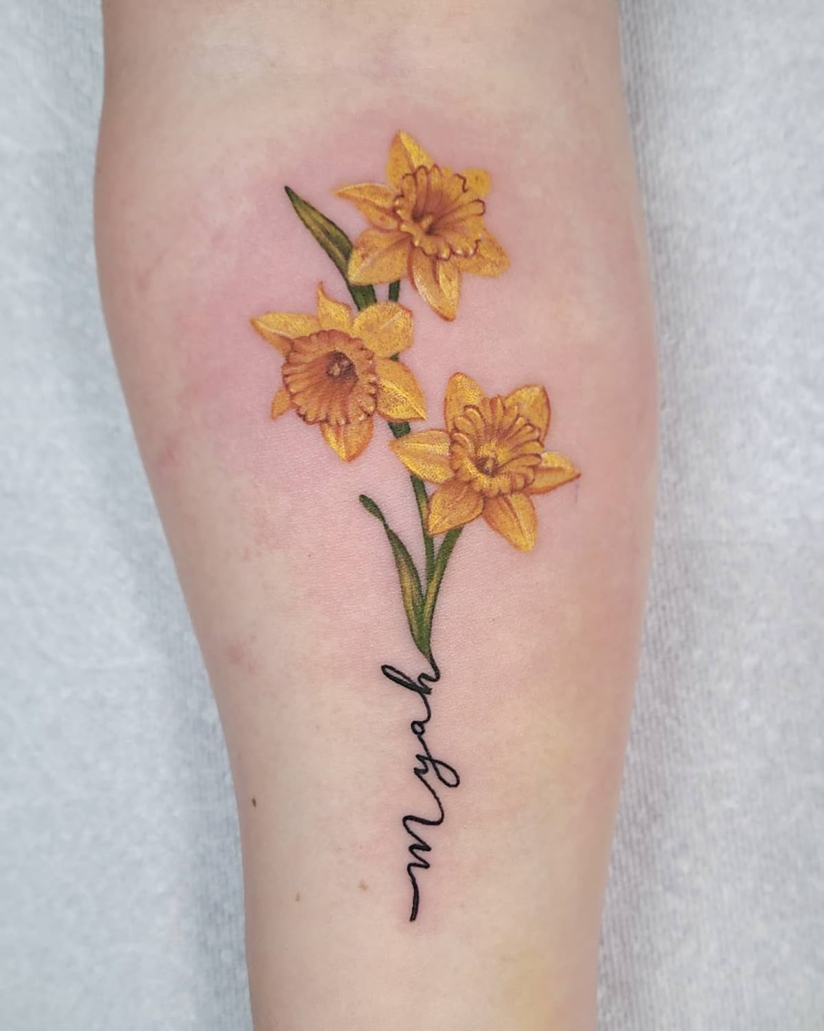 31 Narcissus Flower Tattoo Ideas: Delicate Designs Full of Meaning and Color