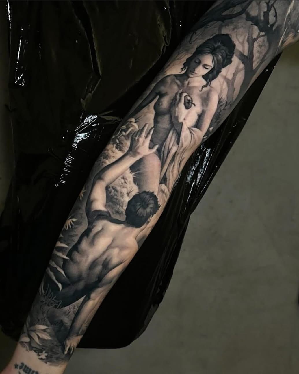 28 Chicano Tattoo Style: Lettering, Sleeves and Street Stories in Black and Grey