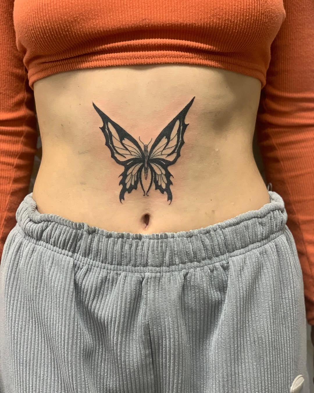 29 Stomach Tattoo Inspiration: Meaningful Pieces, Statement Blackwork, and Perfect Placement