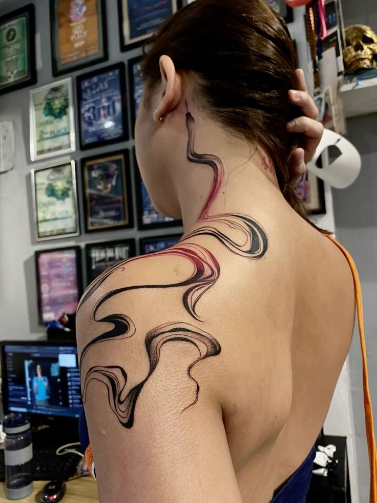 28 Abstract Tattoo Ideas: Fluid Lines, Meaningful Shapes, and Modern Expression