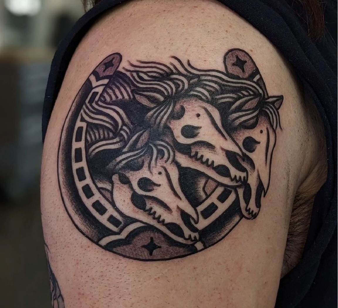29 Horseshoe Tattoo Ideas: Lucky Designs, Western Symbols and Floral Charms