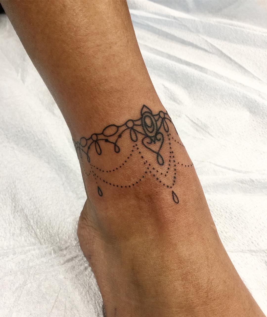 29 Ankle Tattoo Ideas: Feminine, Timeless, and Bold Designs That Elevate Personal Style