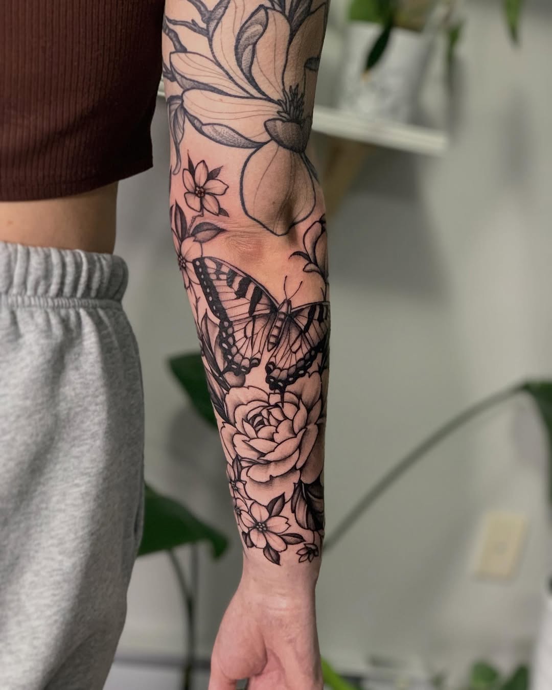 28 Inner Forearm Tattoo Ideas: Realism, Celtic Knots, Angels, Wolves & Clean Blackwork