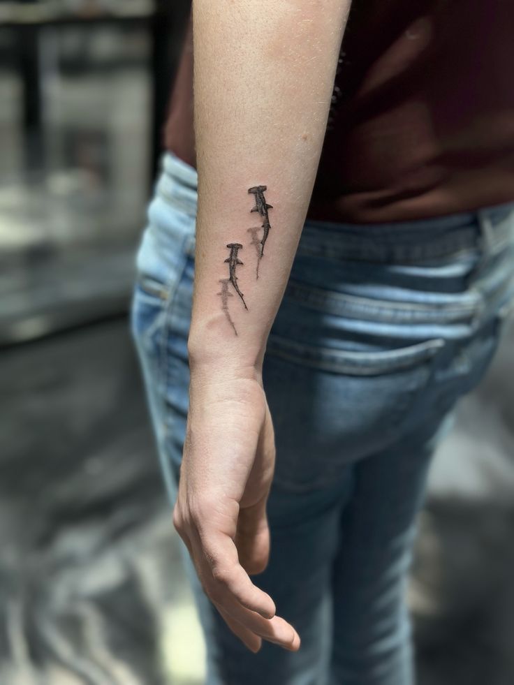 32 Hammerhead Shark Tattoos: Minimalist and Realistic Designs for Modern Ink