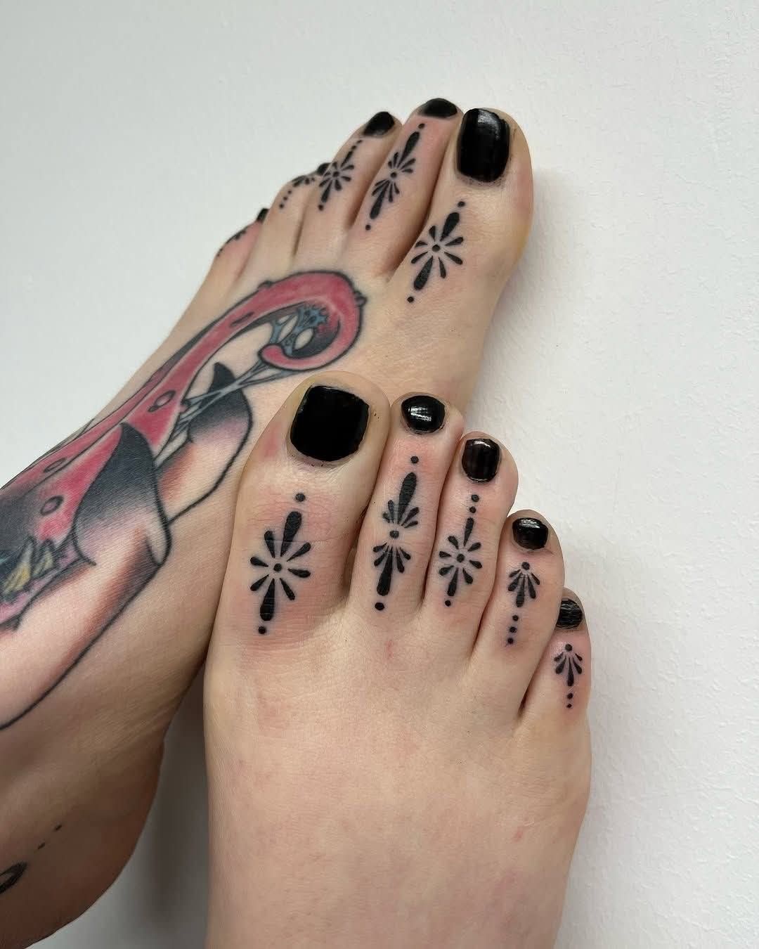 30 Elegant Foot Tattoo Ideas: Stylish Designs, Meaningful Placements and Inspiration for Women