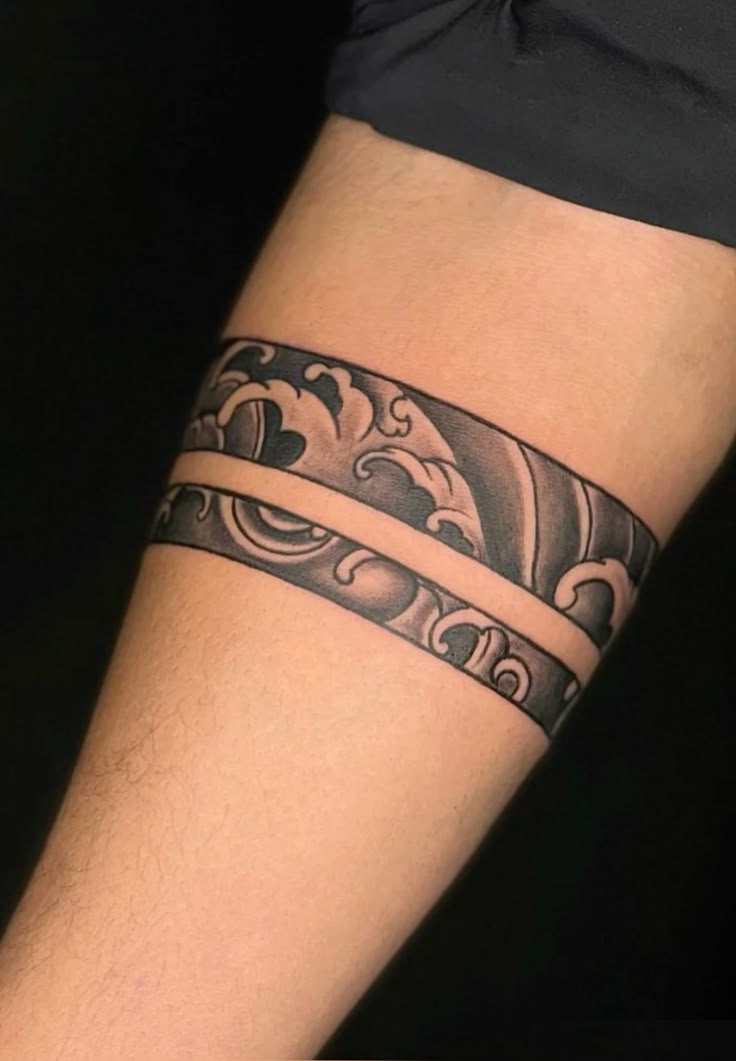 28 Bracelet Tattoo Ideas: Delicate Florals, Bold Cuffs and Meaningful Wrist Bands