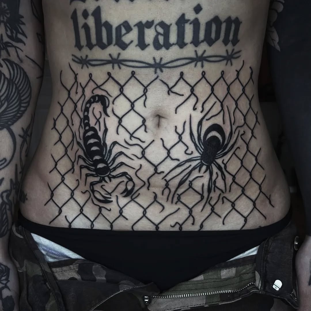 29 Stomach Tattoo Inspiration: Meaningful Pieces, Statement Blackwork, and Perfect Placement