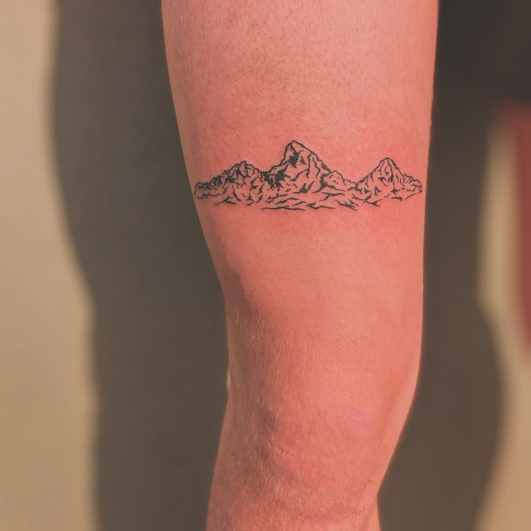 30 Above the Knee Tattoo Ideas: Style, Meaning, and Modern Expression