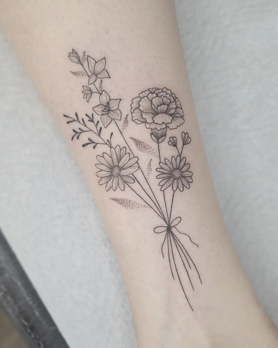 29 Flower Bouquet Tattoo Ideas: Fine Line, Birth Month and Family Designs for Women