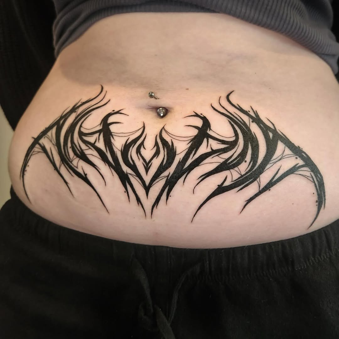 29 Stomach Tattoo Inspiration: Meaningful Pieces, Statement Blackwork, and Perfect Placement