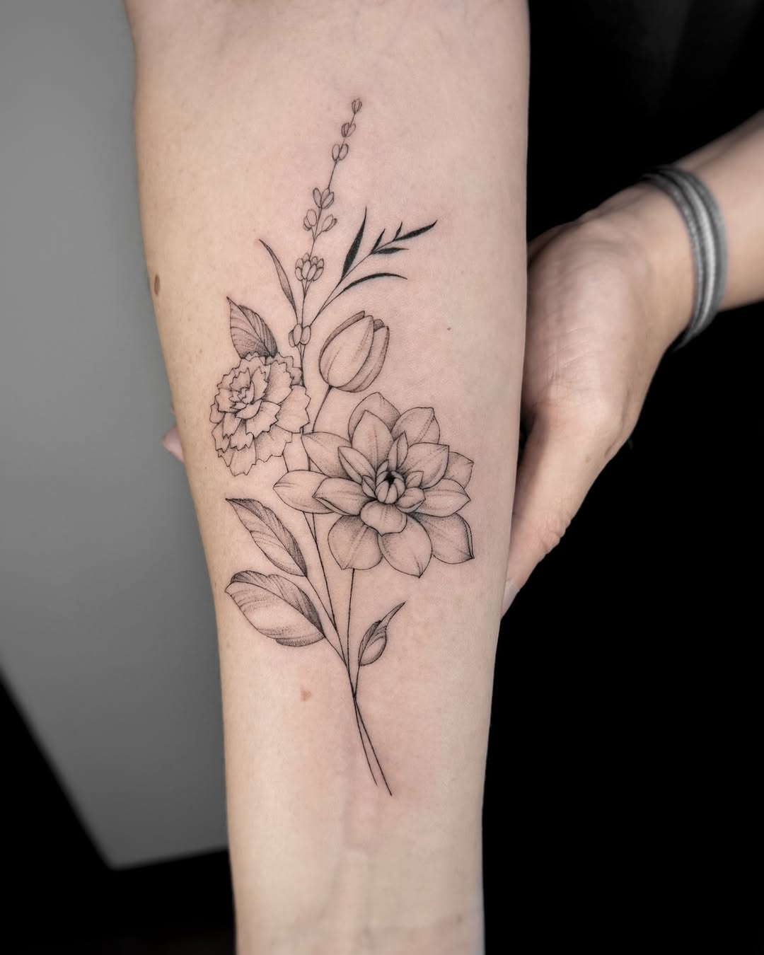 29 Flower Bouquet Tattoo Ideas: Fine Line, Birth Month and Family Designs for Women