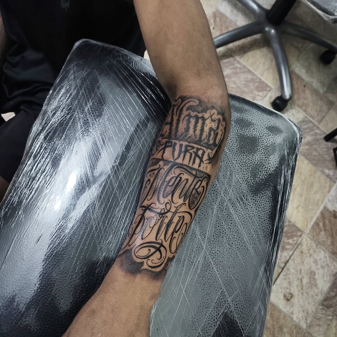 31 Tattoo Lettering Fonts: Powerful Script, Gothic and Chicano Lettering Ideas