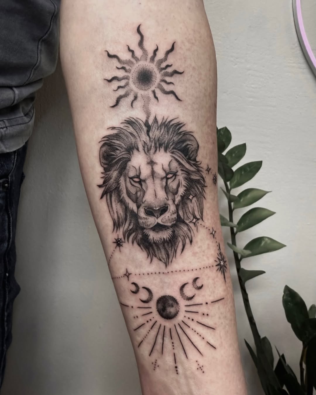 28 Leo Tattoo Ideas: Lions, Stars and Bold Zodiac Energy
