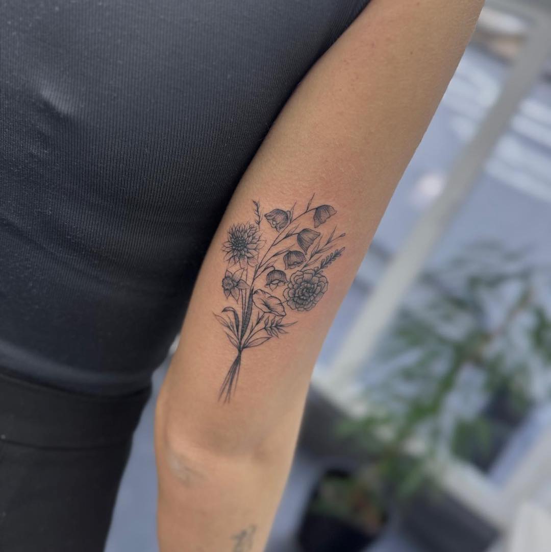 29 Flower Bouquet Tattoo Ideas: Fine Line, Birth Month and Family Designs for Women