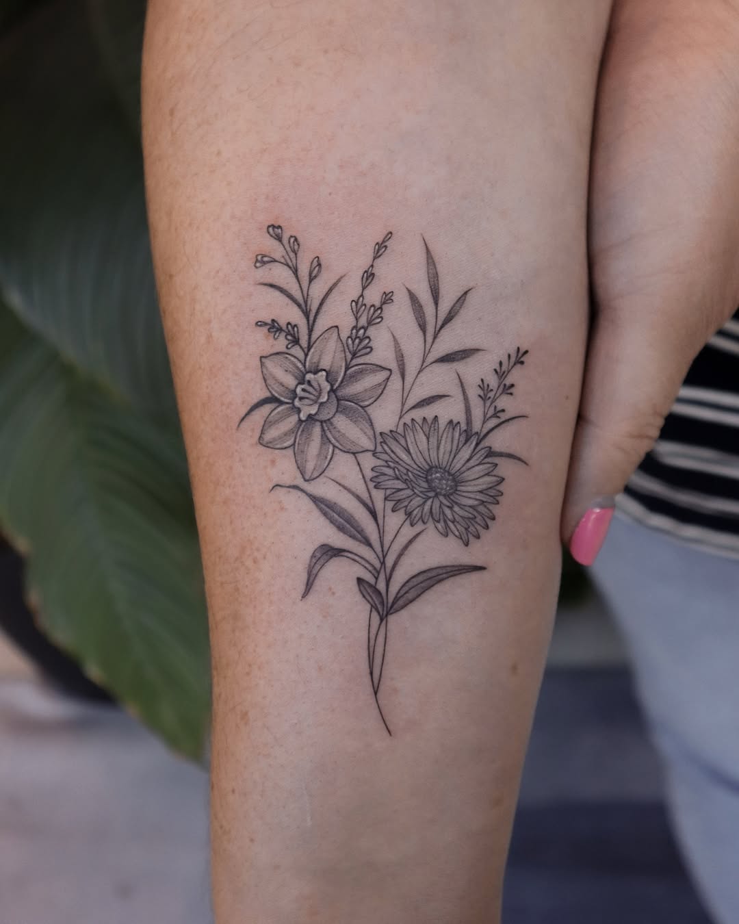 29 Flower Bouquet Tattoo Ideas: Fine Line, Birth Month and Family Designs for Women