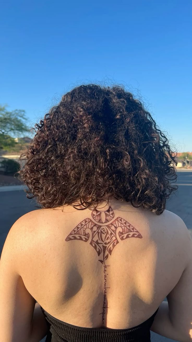 28 Hawaiian Tattoo Ideas for Men & Women: From Tiny Waves to Traditional Patterns