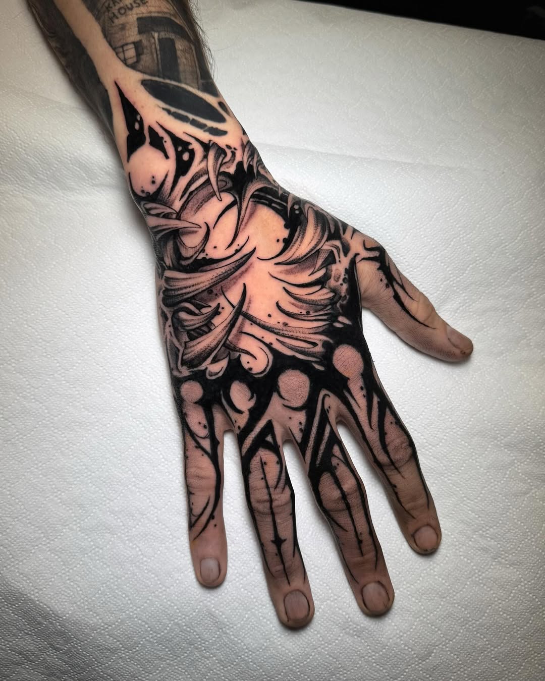 29 Hand Tattoo Men: Style, Symbolism, and Modern Masculinity