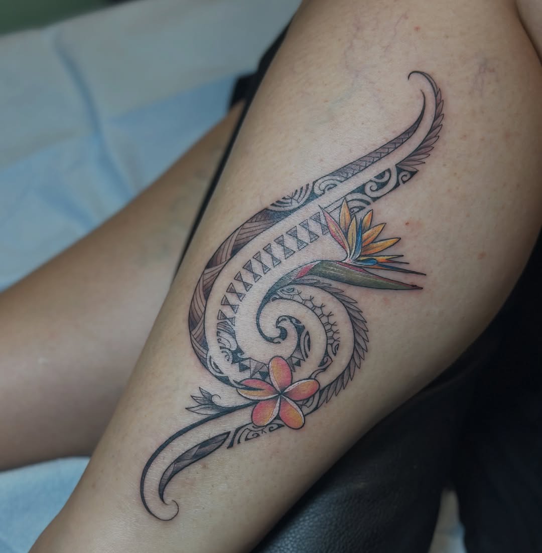 28 Hawaiian Tattoo Ideas for Men & Women: From Tiny Waves to Traditional Patterns