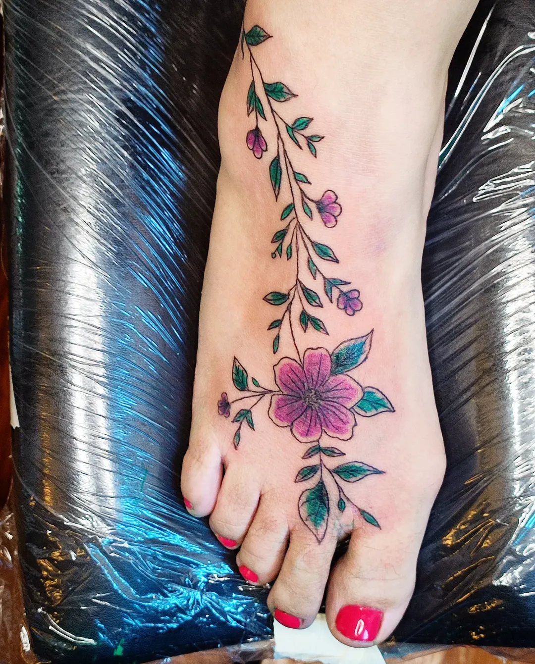 30 Elegant Foot Tattoo Ideas: Stylish Designs, Meaningful Placements and Inspiration for Women