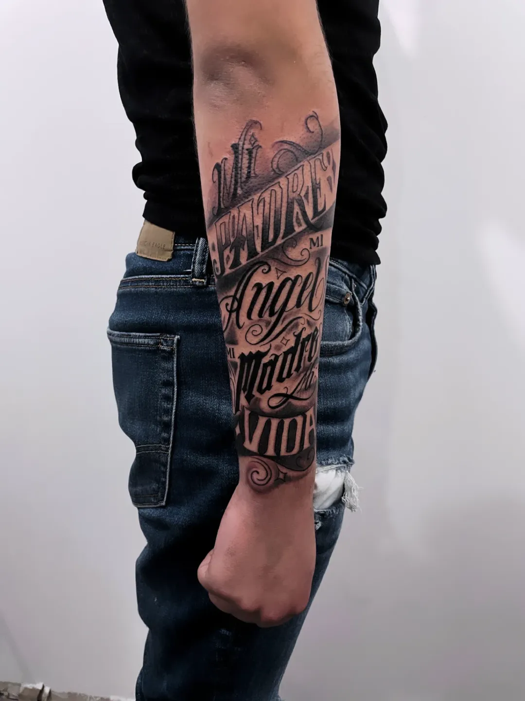 31 Tattoo Lettering Fonts: Powerful Script, Gothic and Chicano Lettering Ideas