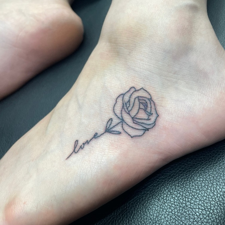 30 Elegant Foot Tattoo Ideas: Stylish Designs, Meaningful Placements and Inspiration for Women