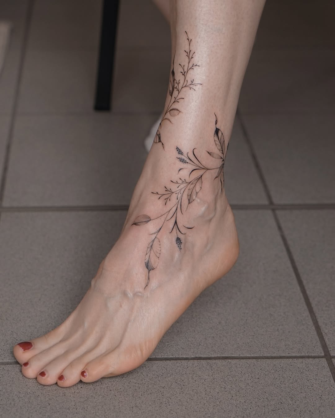 29 Ankle Tattoo Ideas: Feminine, Timeless, and Bold Designs That Elevate Personal Style