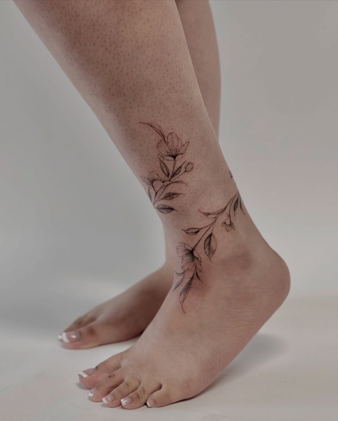 29 Ankle Tattoo Ideas: Feminine, Timeless, and Bold Designs That Elevate Personal Style