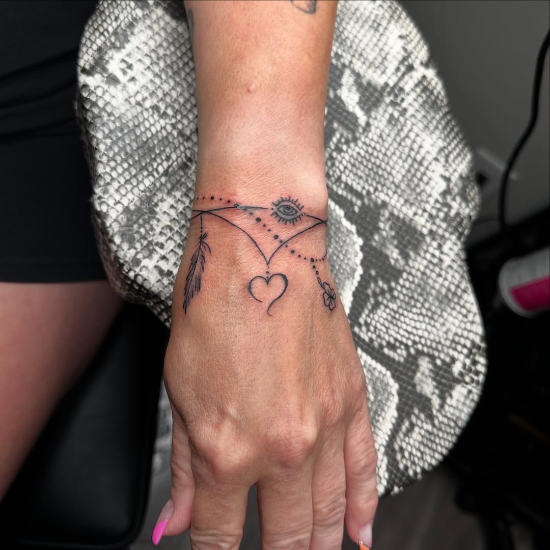 28 Bracelet Tattoo Ideas: Delicate Florals, Bold Cuffs and Meaningful Wrist Bands