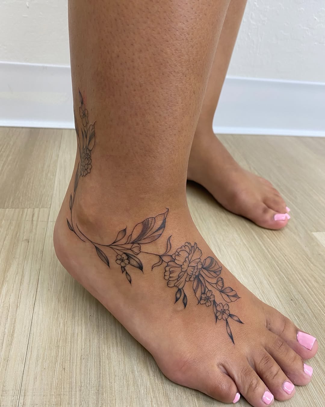 29 Ankle Tattoo Ideas: Feminine, Timeless, and Bold Designs That Elevate Personal Style