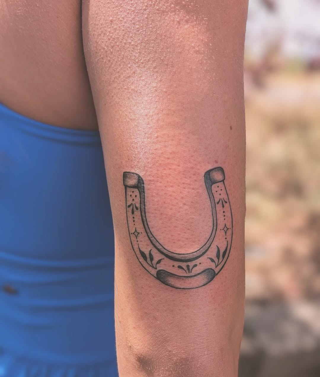 29 Horseshoe Tattoo Ideas: Lucky Designs, Western Symbols and Floral Charms