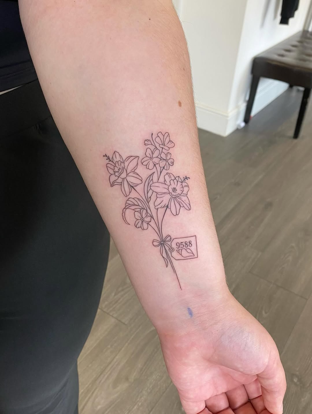29 Flower Bouquet Tattoo Ideas: Fine Line, Birth Month and Family Designs for Women