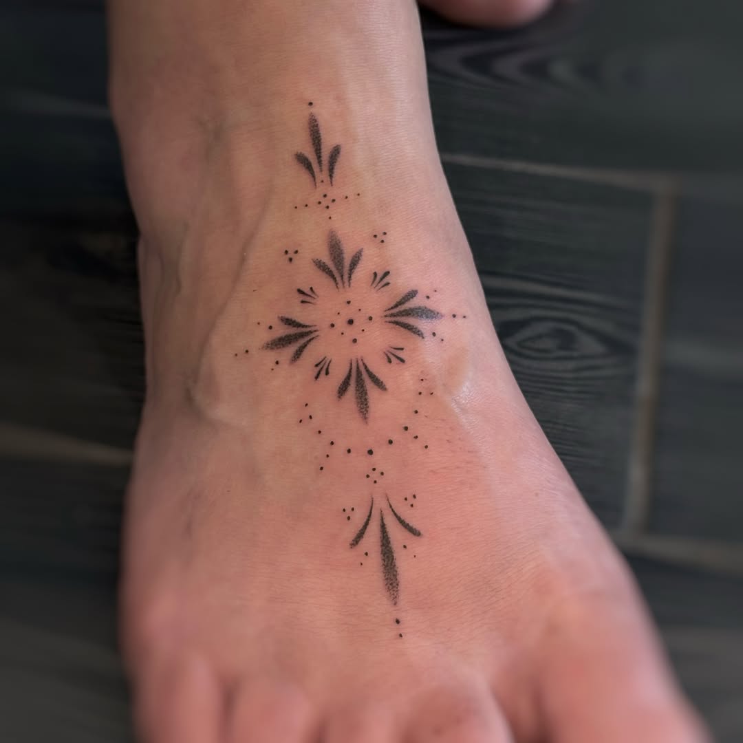 30 Elegant Foot Tattoo Ideas: Stylish Designs, Meaningful Placements and Inspiration for Women