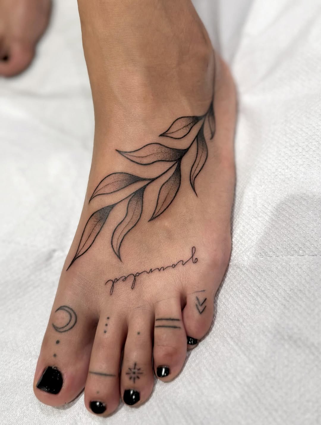 30 Elegant Foot Tattoo Ideas: Stylish Designs, Meaningful Placements and Inspiration for Women