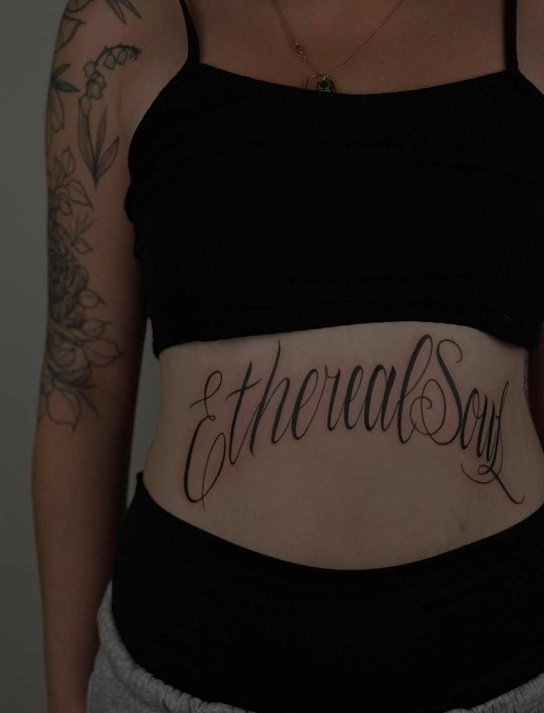 29 Stomach Tattoo Inspiration: Meaningful Pieces, Statement Blackwork, and Perfect Placement