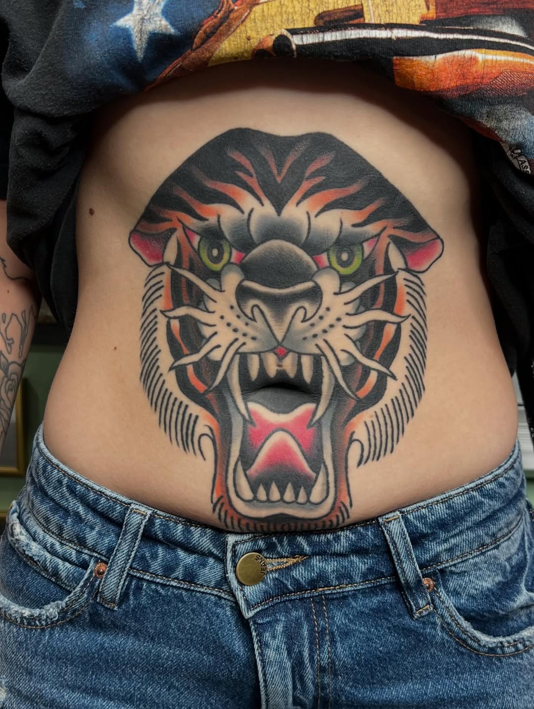 29 Stomach Tattoo Inspiration: Meaningful Pieces, Statement Blackwork, and Perfect Placement