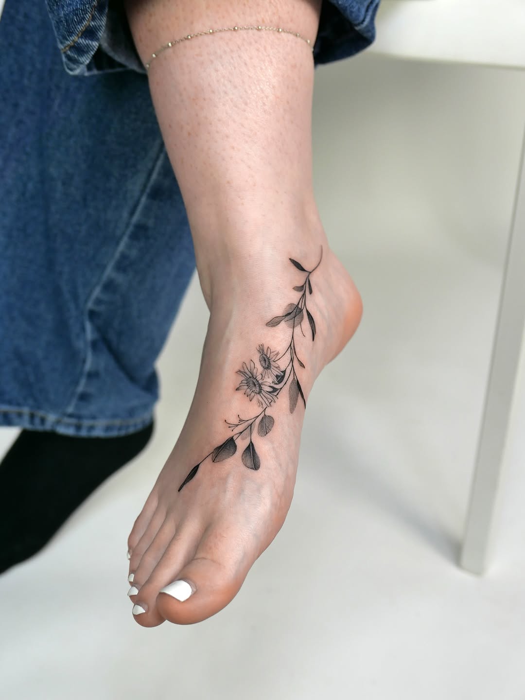 30 Elegant Foot Tattoo Ideas: Stylish Designs, Meaningful Placements and Inspiration for Women