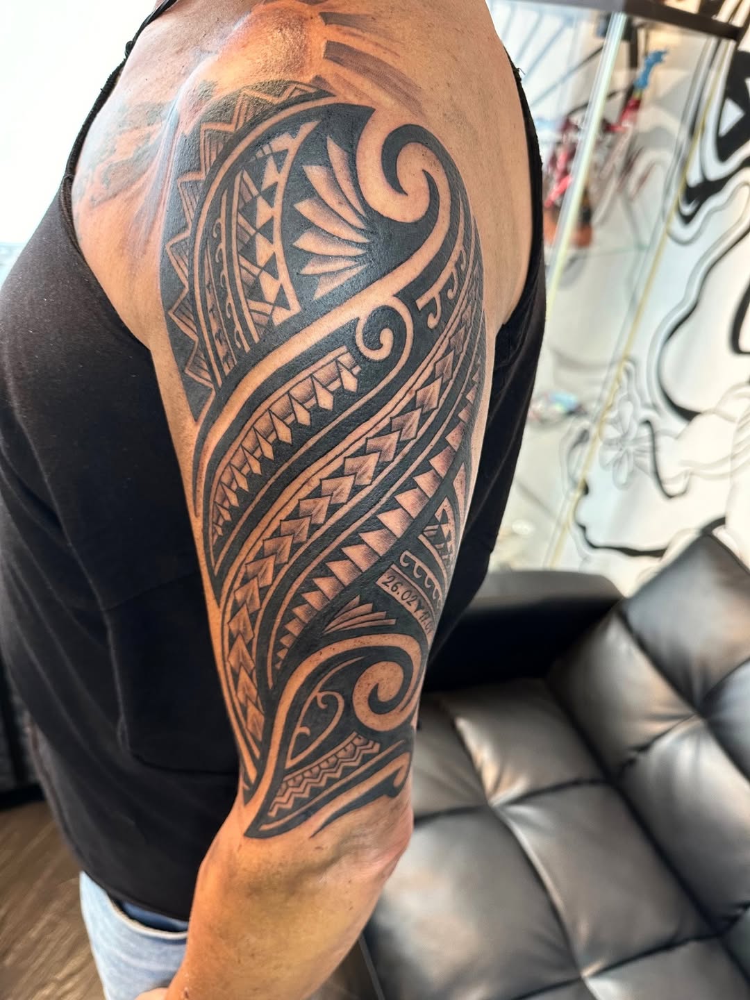 28 Hawaiian Tattoo Ideas for Men & Women: From Tiny Waves to Traditional Patterns