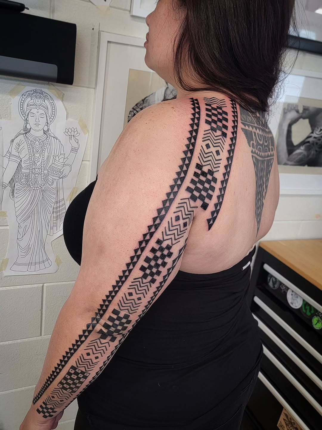 28 Hawaiian Tattoo Ideas for Men & Women: From Tiny Waves to Traditional Patterns