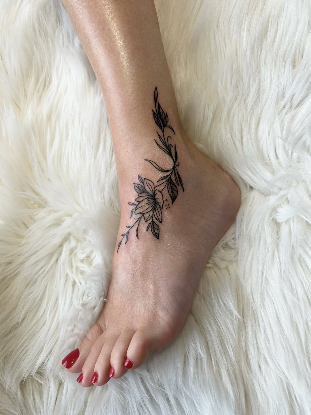 29 Ankle Tattoo Ideas: Feminine, Timeless, and Bold Designs That Elevate Personal Style