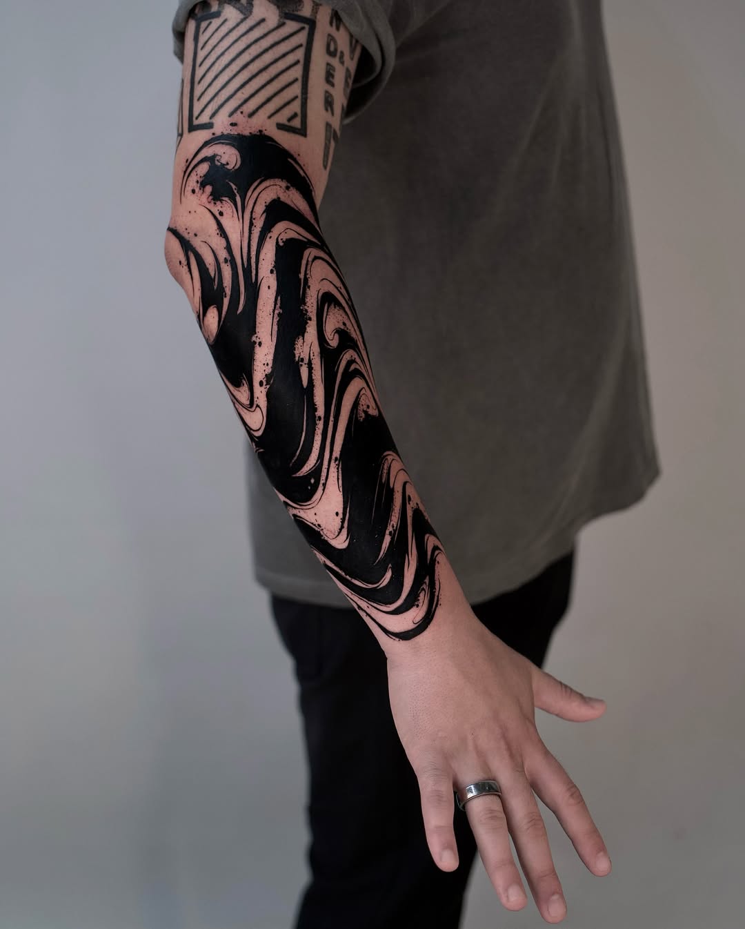28 Abstract Tattoo Ideas: Fluid Lines, Meaningful Shapes, and Modern Expression