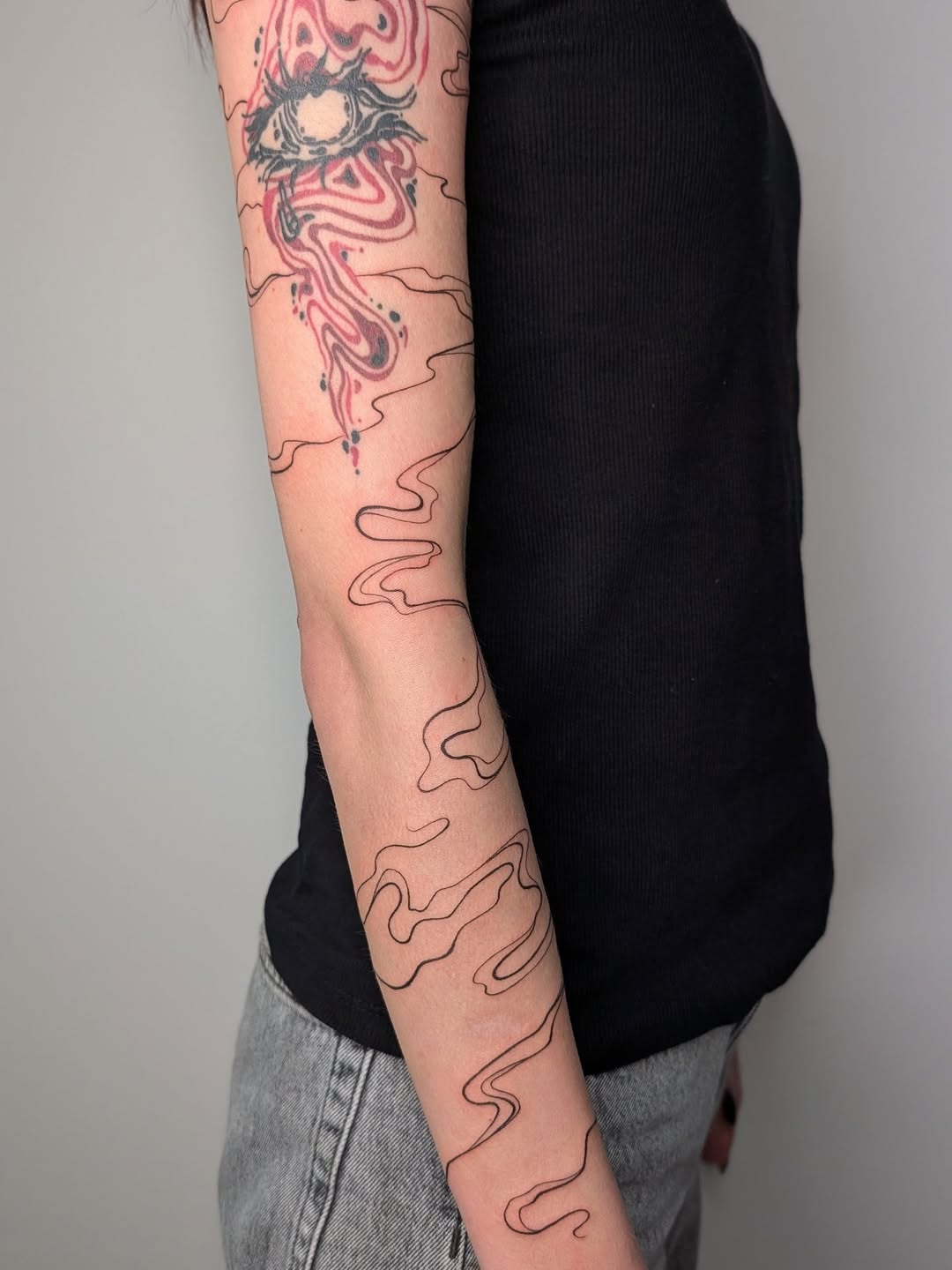28 Abstract Tattoo Ideas: Fluid Lines, Meaningful Shapes, and Modern Expression