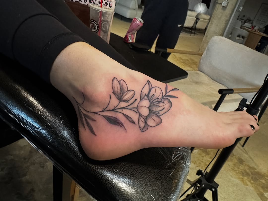 29 Ankle Tattoo Ideas: Feminine, Timeless, and Bold Designs That Elevate Personal Style