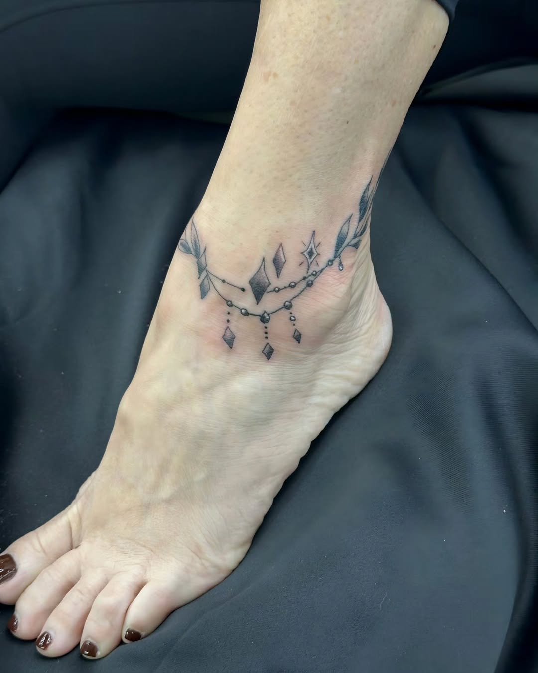 29 Ankle Tattoo Ideas: Feminine, Timeless, and Bold Designs That Elevate Personal Style