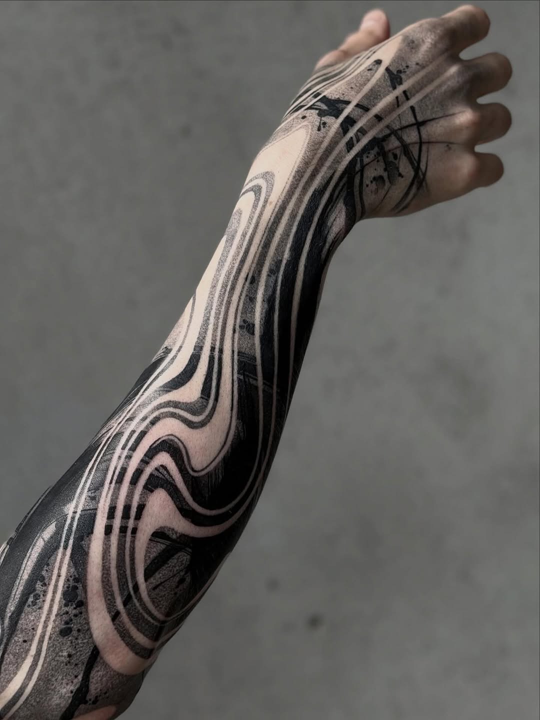 28 Abstract Tattoo Ideas: Fluid Lines, Meaningful Shapes, and Modern Expression