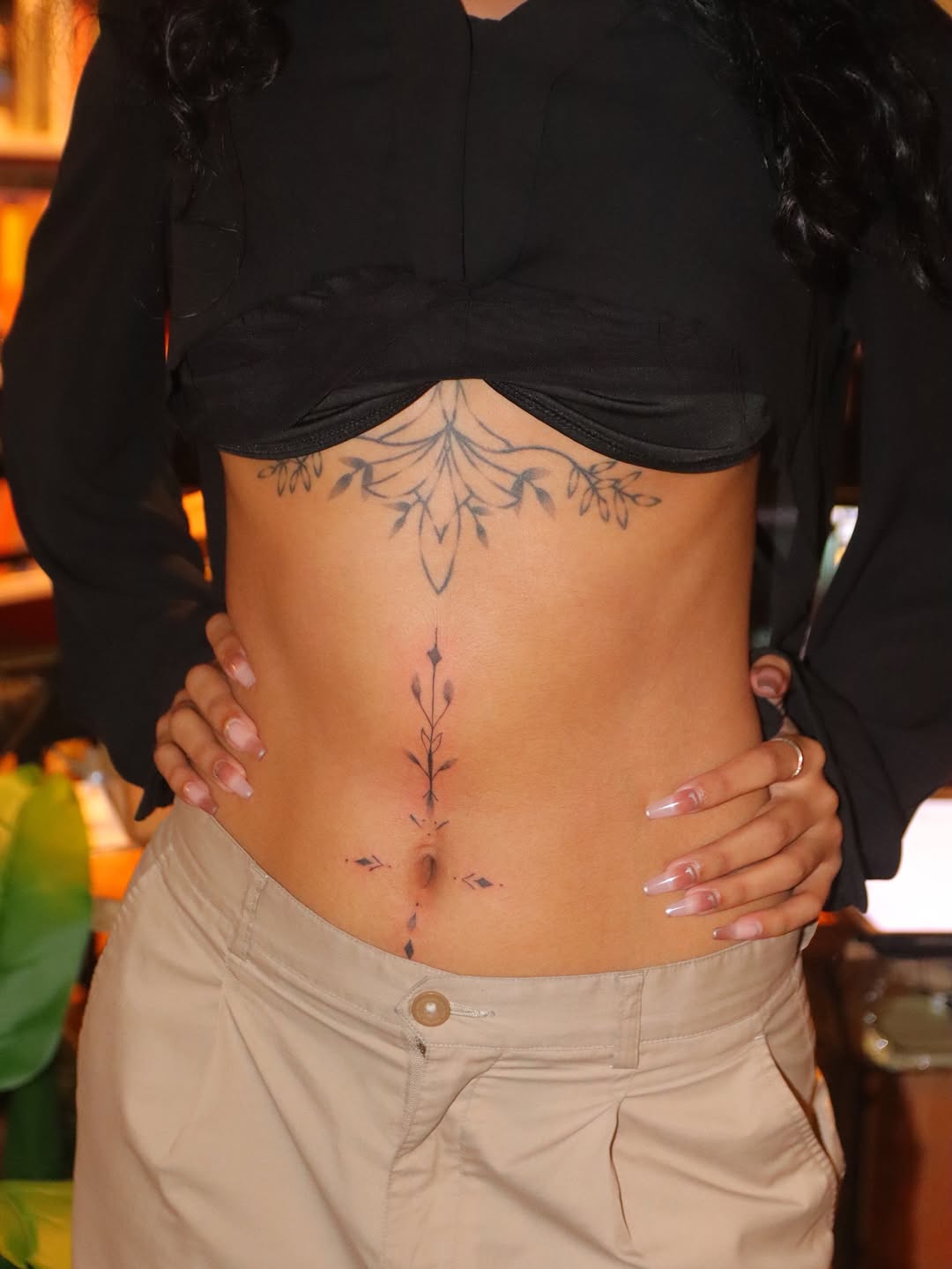 29 Stomach Tattoo Inspiration: Meaningful Pieces, Statement Blackwork, and Perfect Placement