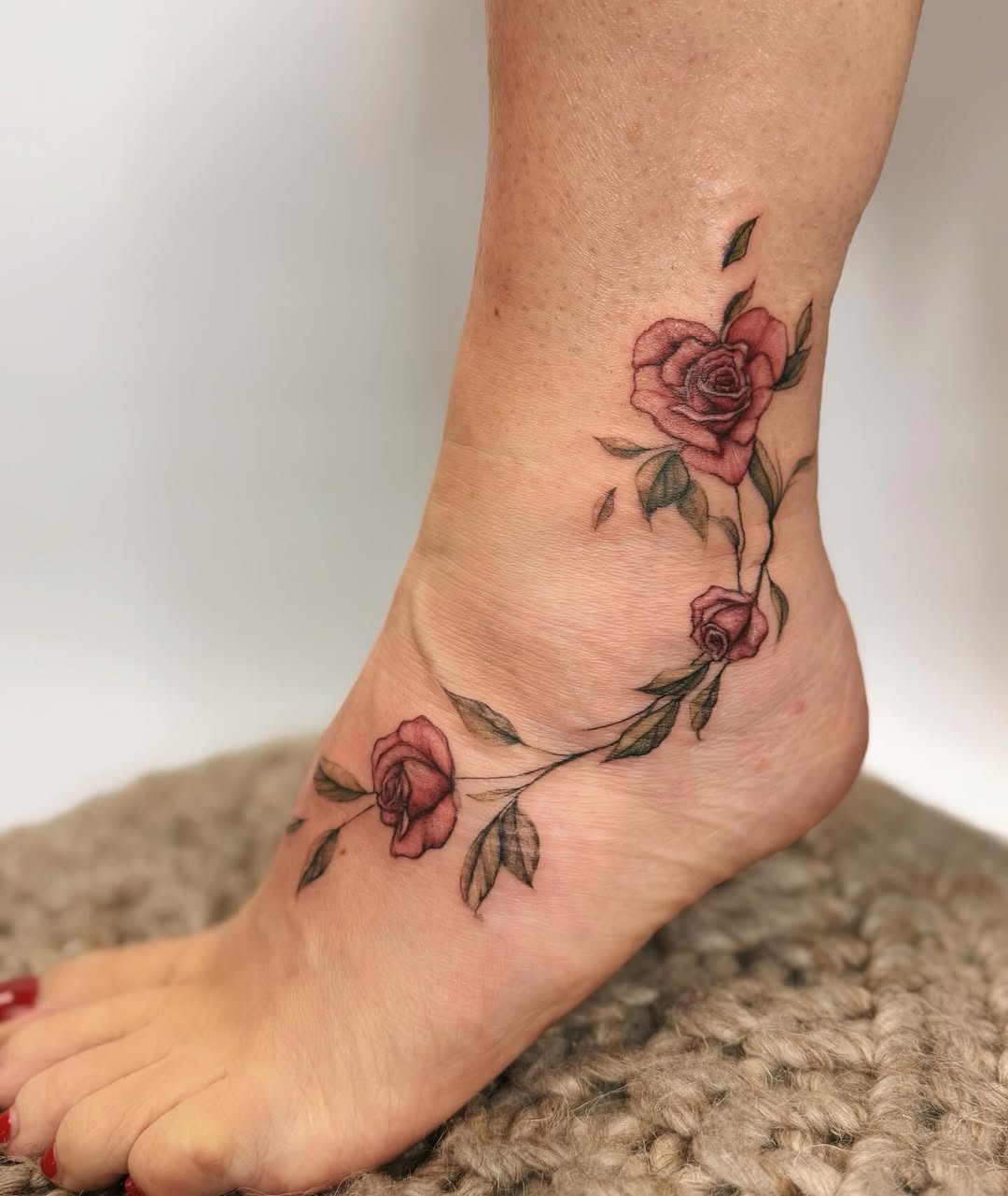 29 Ankle Tattoo Ideas: Feminine, Timeless, and Bold Designs That Elevate Personal Style
