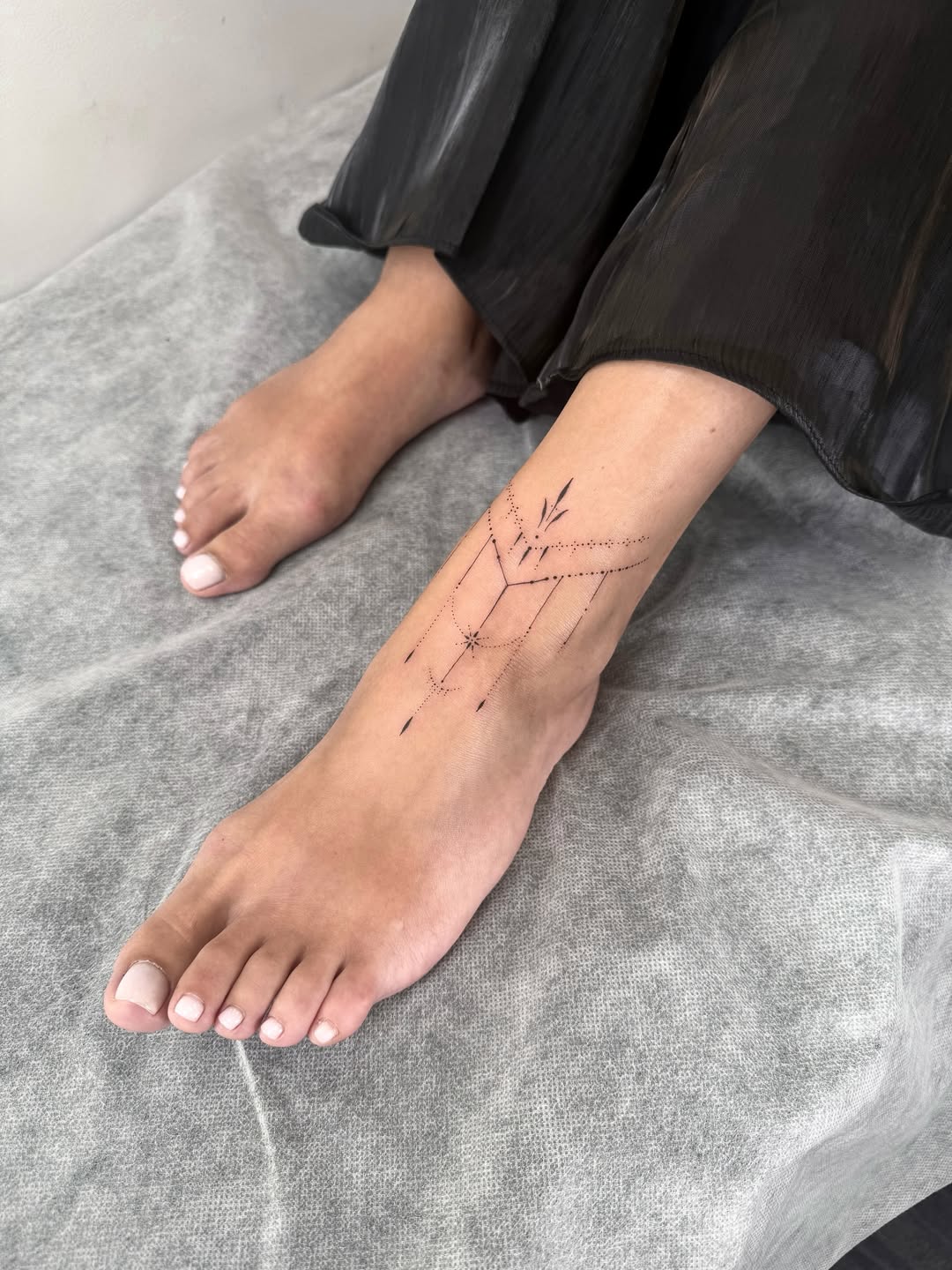 29 Ankle Tattoo Ideas: Feminine, Timeless, and Bold Designs That Elevate Personal Style