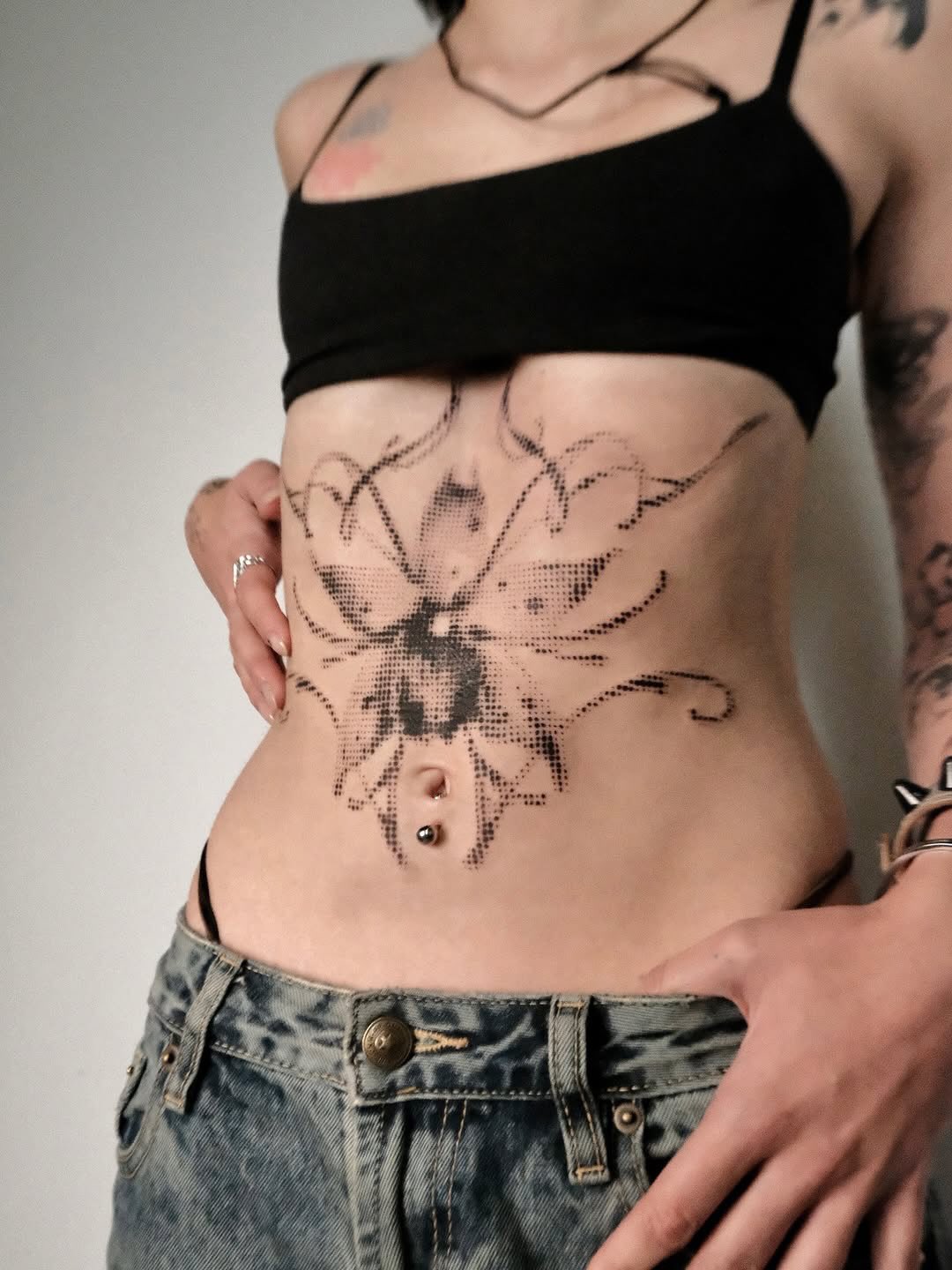 28 Abstract Tattoo Ideas: Fluid Lines, Meaningful Shapes, and Modern Expression