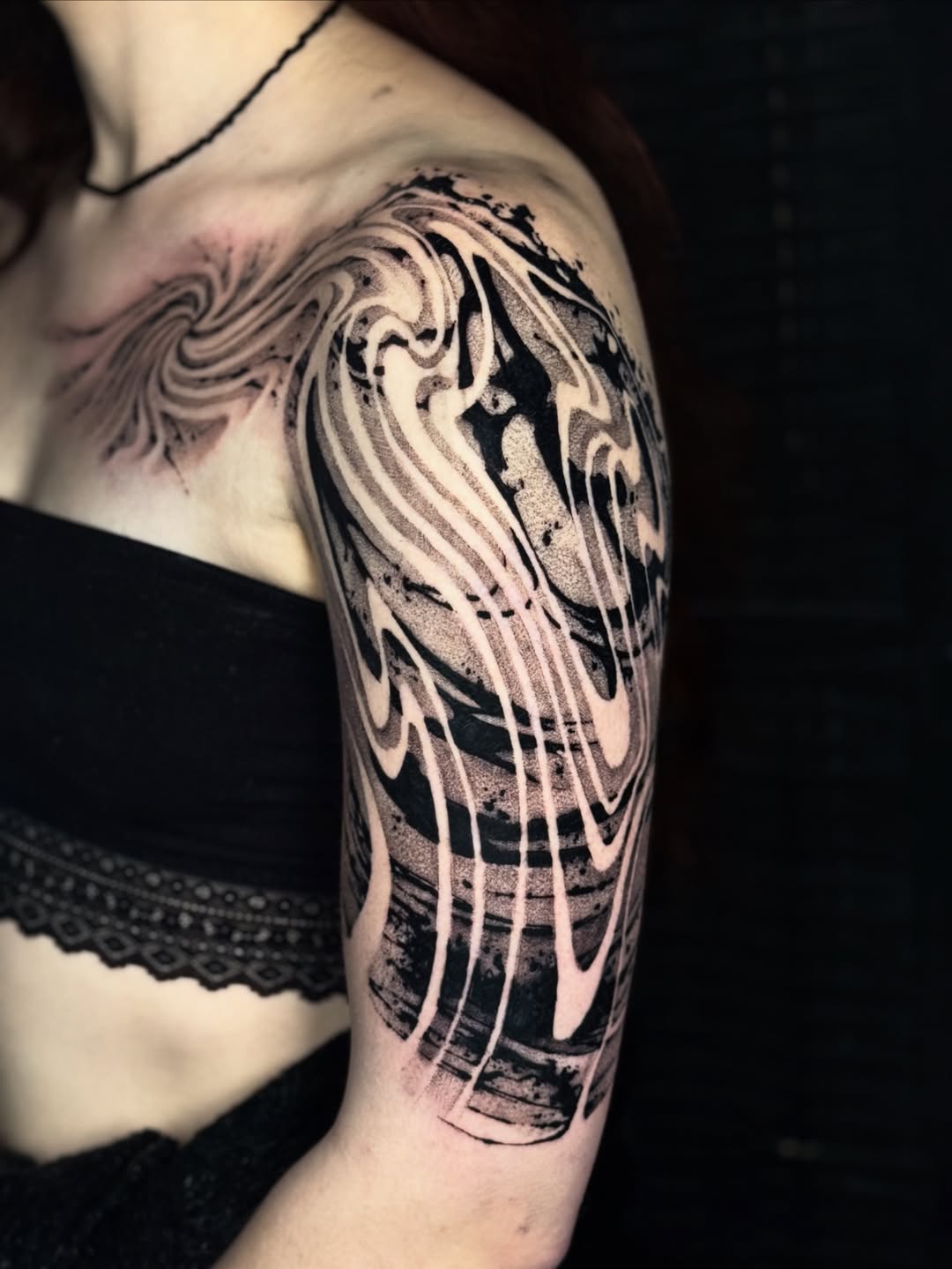 28 Abstract Tattoo Ideas: Fluid Lines, Meaningful Shapes, and Modern Expression